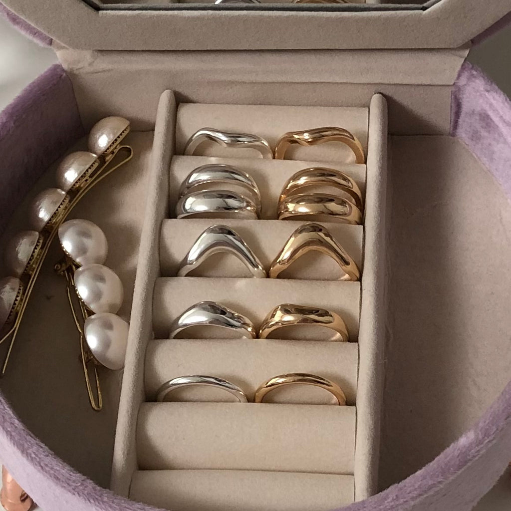 5-in-1 wave layered ring set