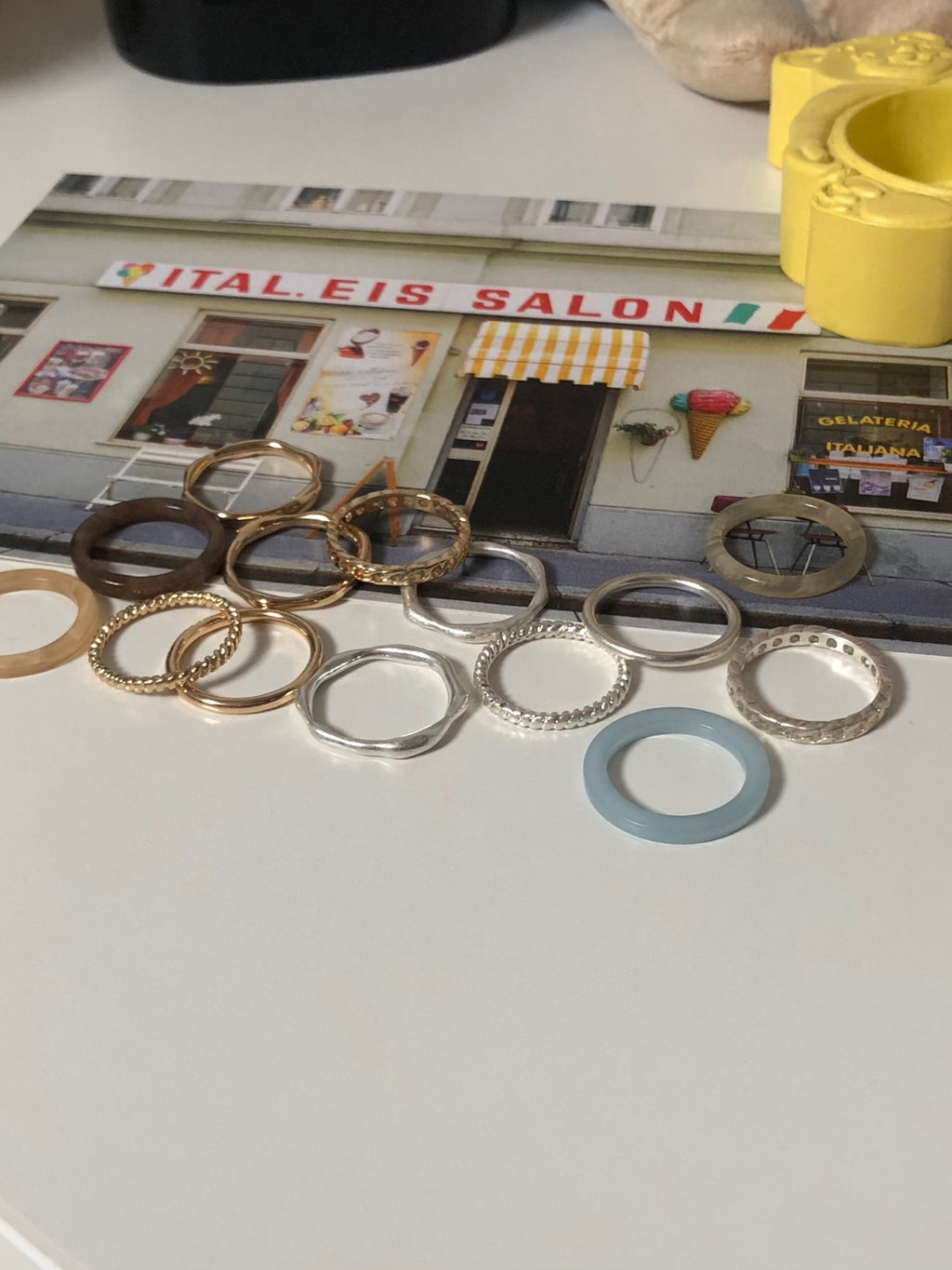 7-in-1 acrylic layered ring set