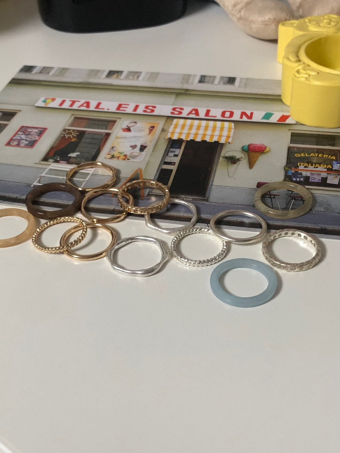 7-in-1 acrylic layered ring set