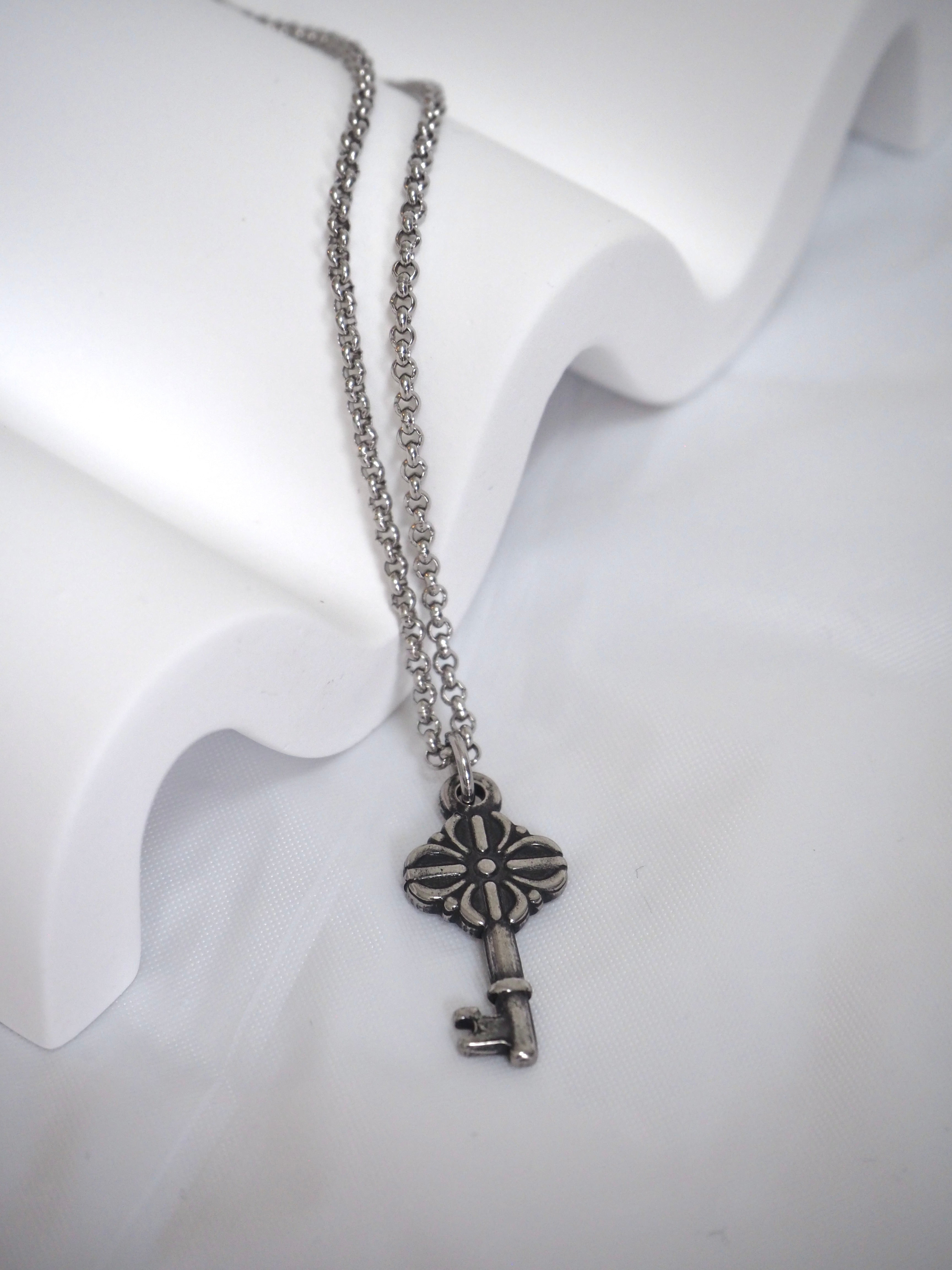 [surgical steel] unisex key necklace