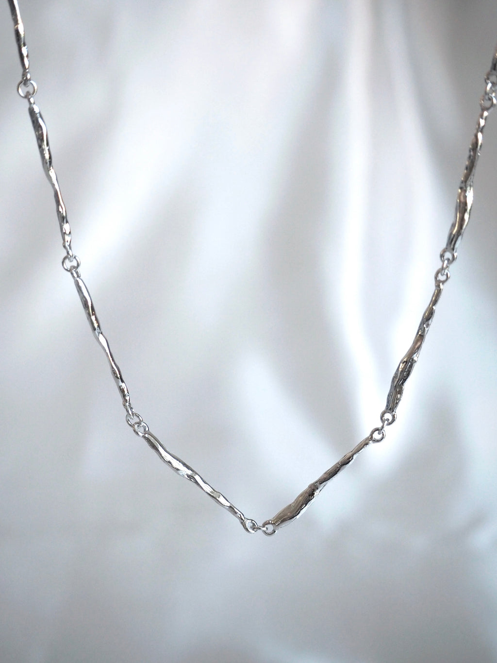 simple bar necklace