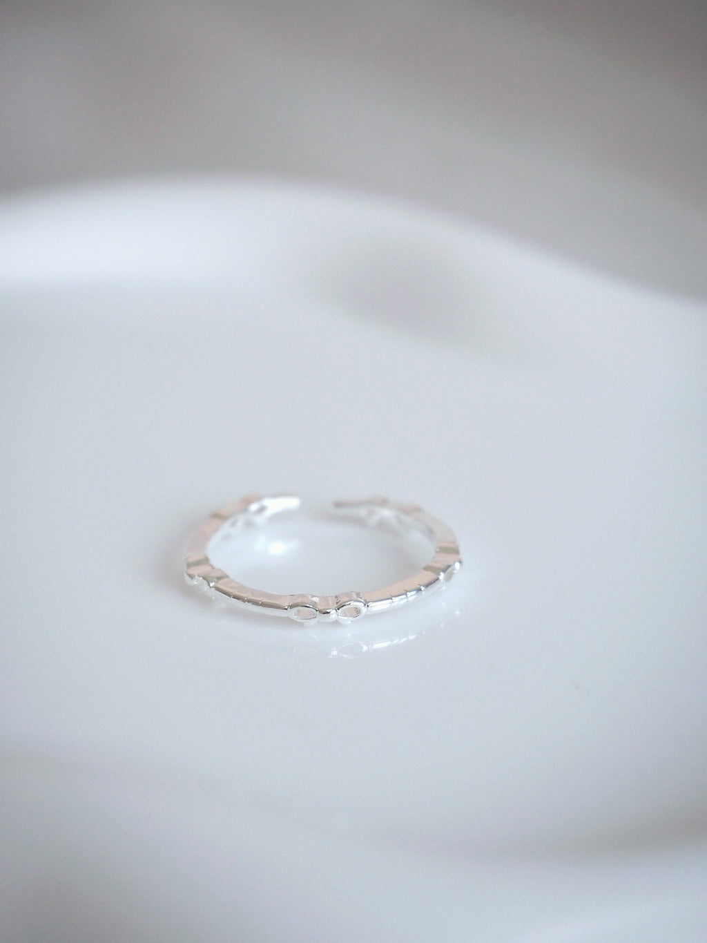 petit ribbon thread ring