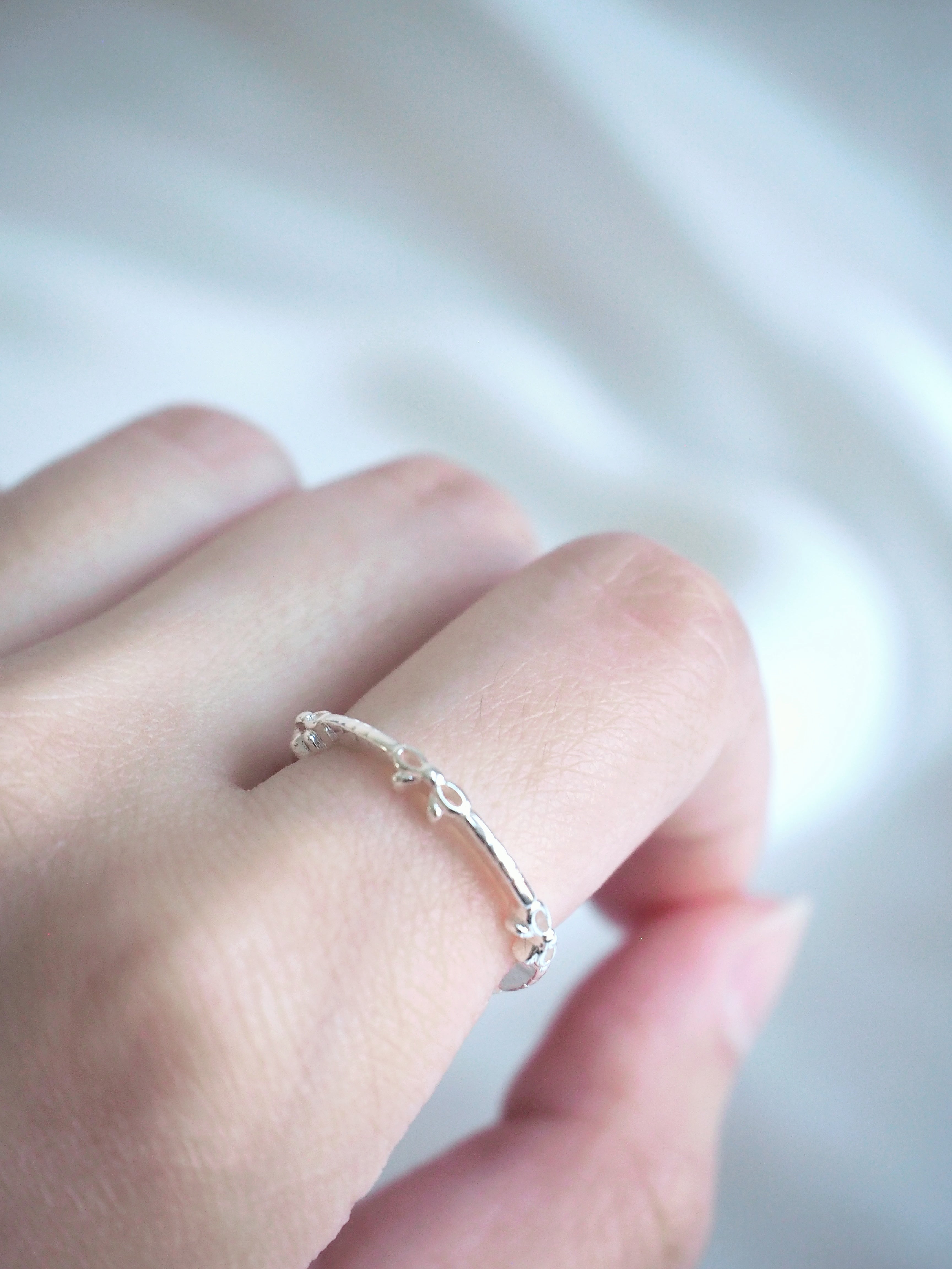 petit ribbon thread ring