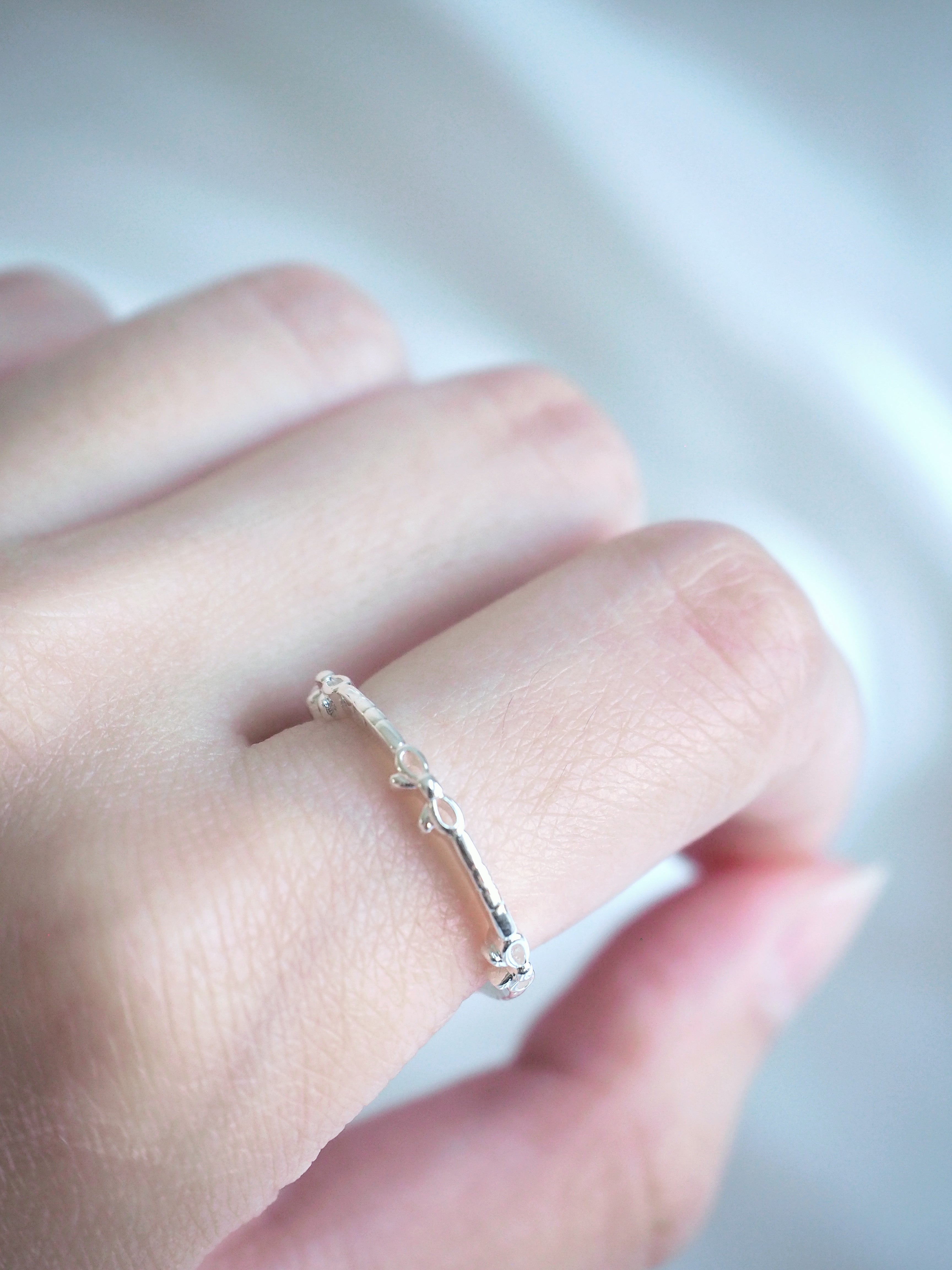 petit ribbon thread ring
