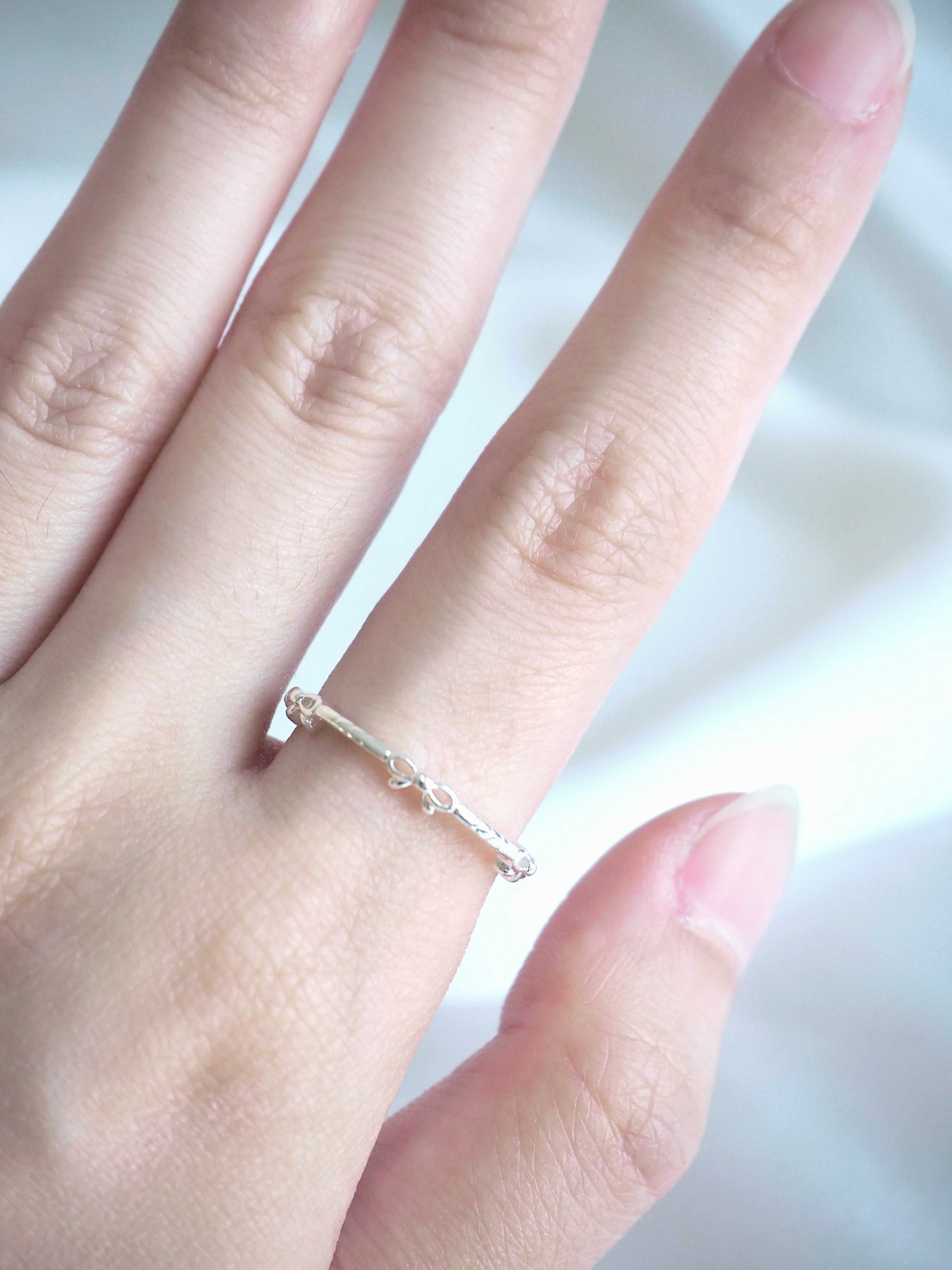petit ribbon thread ring
