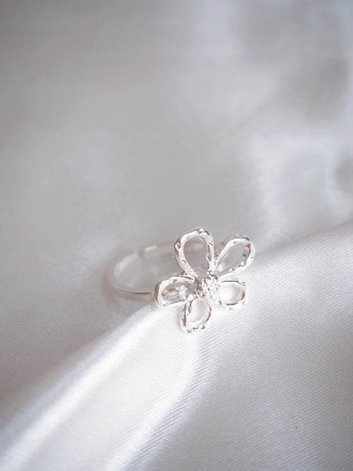 blooming petal ring