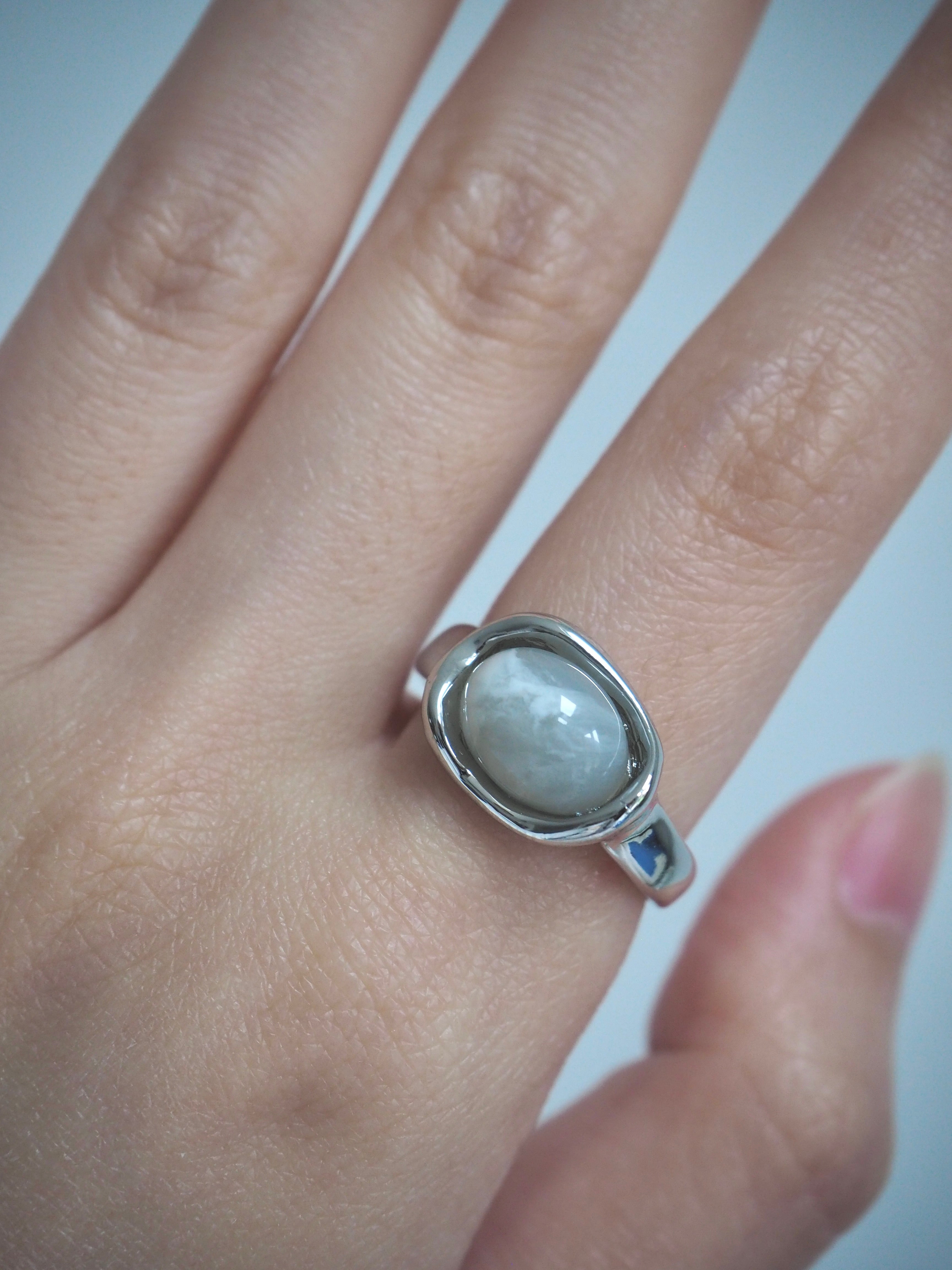 homaika gemstone ring