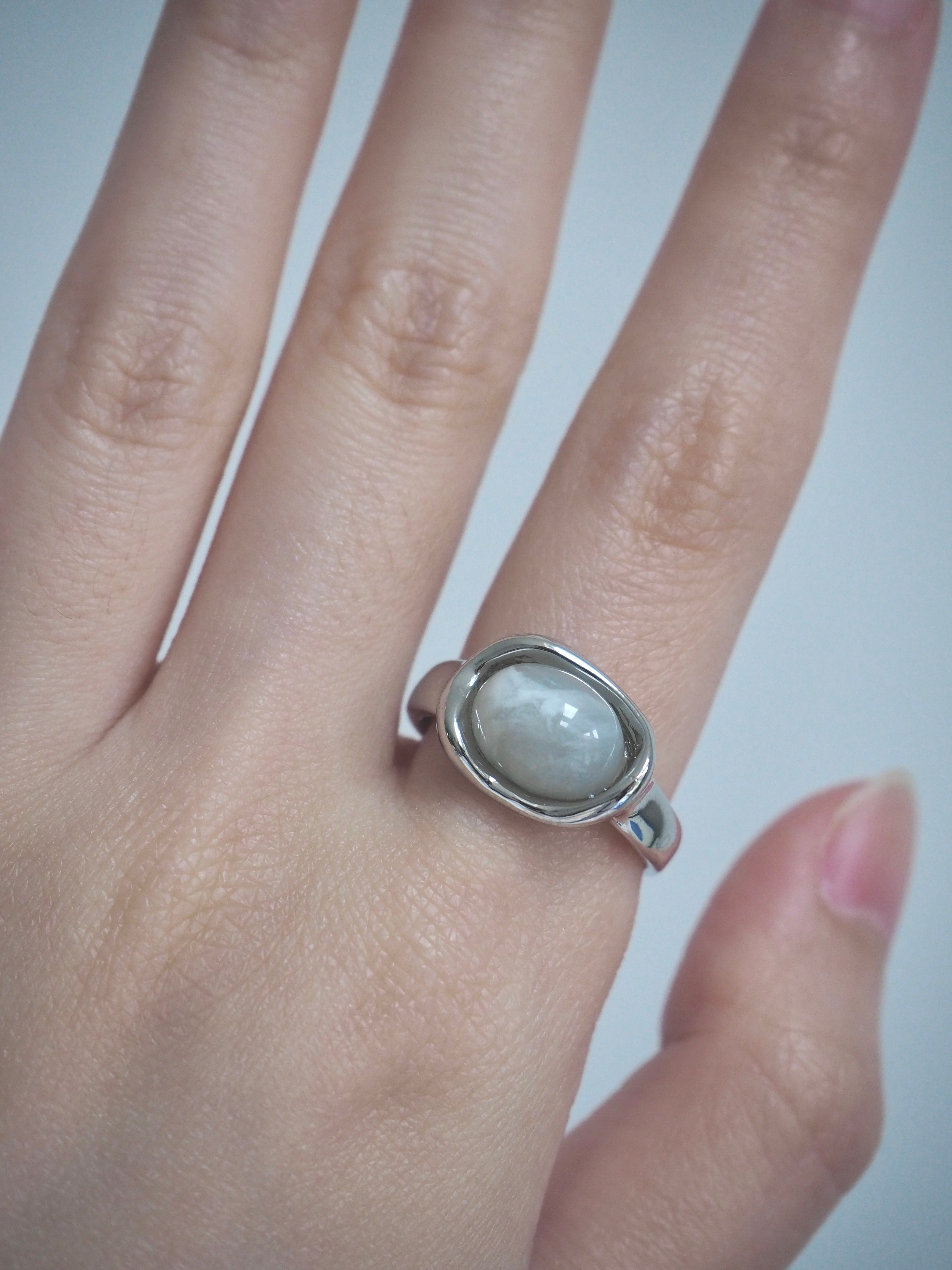 homaika gemstone ring