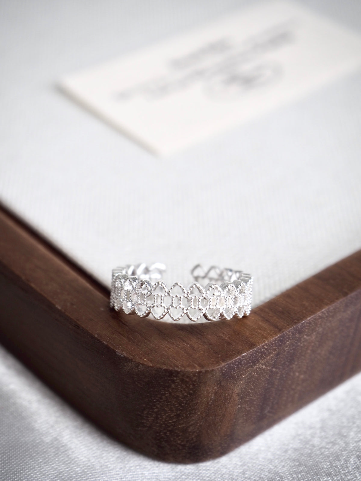 lace band ring