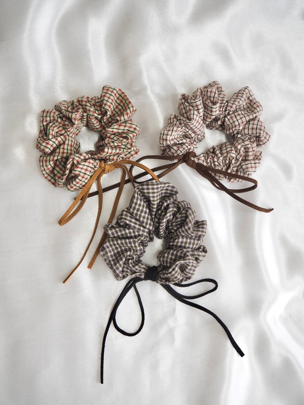 suede ribbon check scrunchie