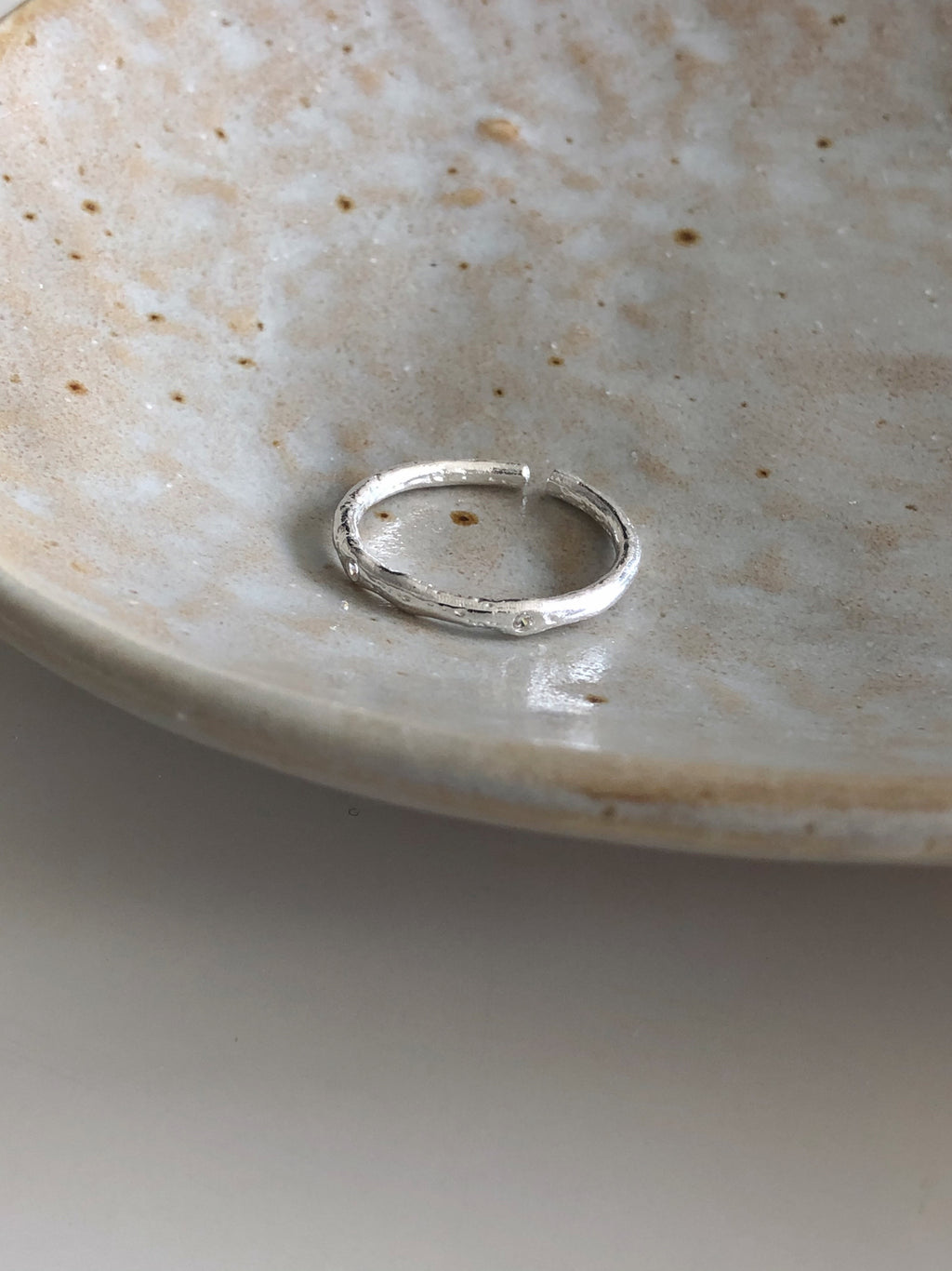 [925silver] textured cubic zirconia ring