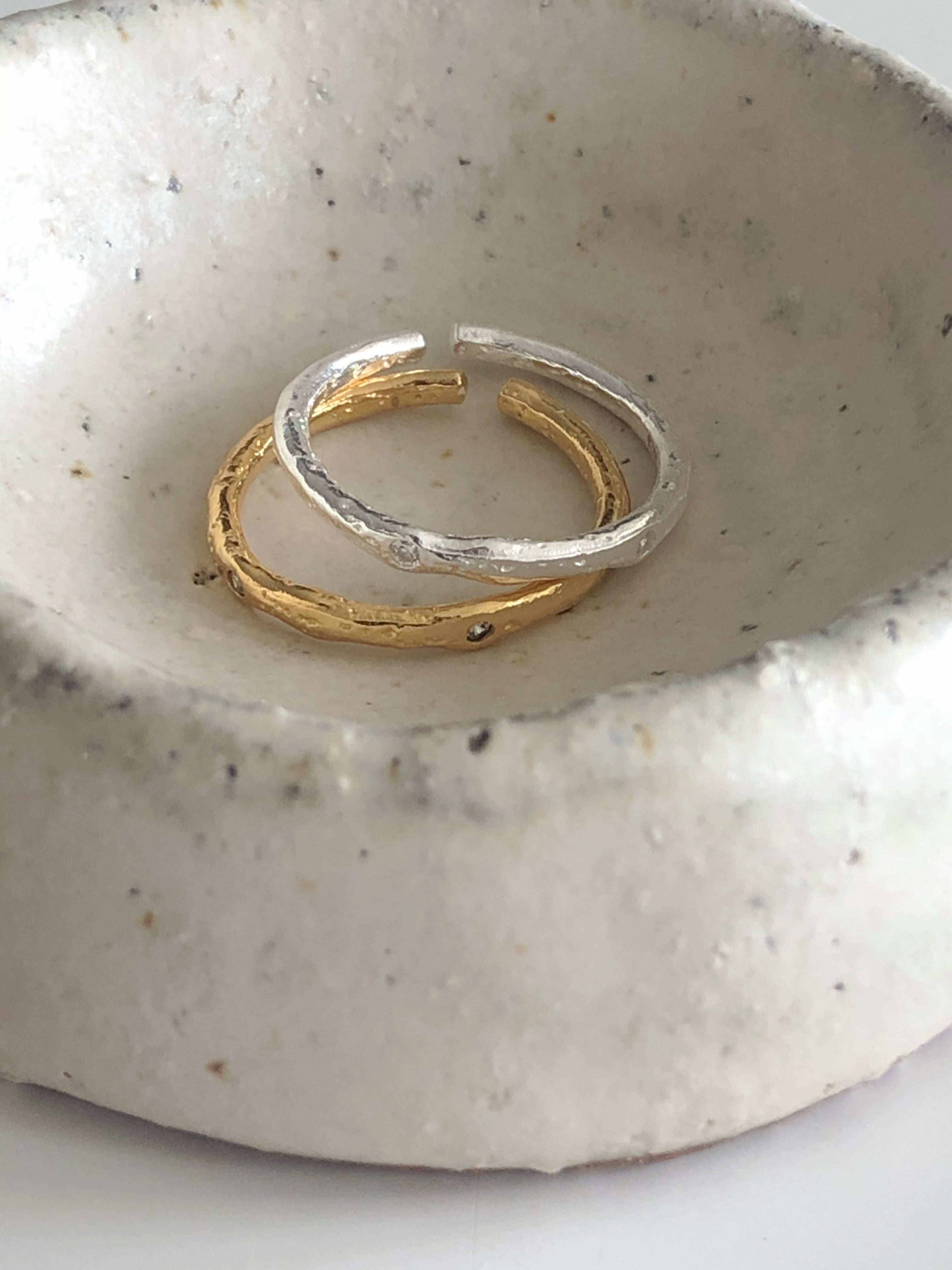 [925silver] textured cubic zirconia ring