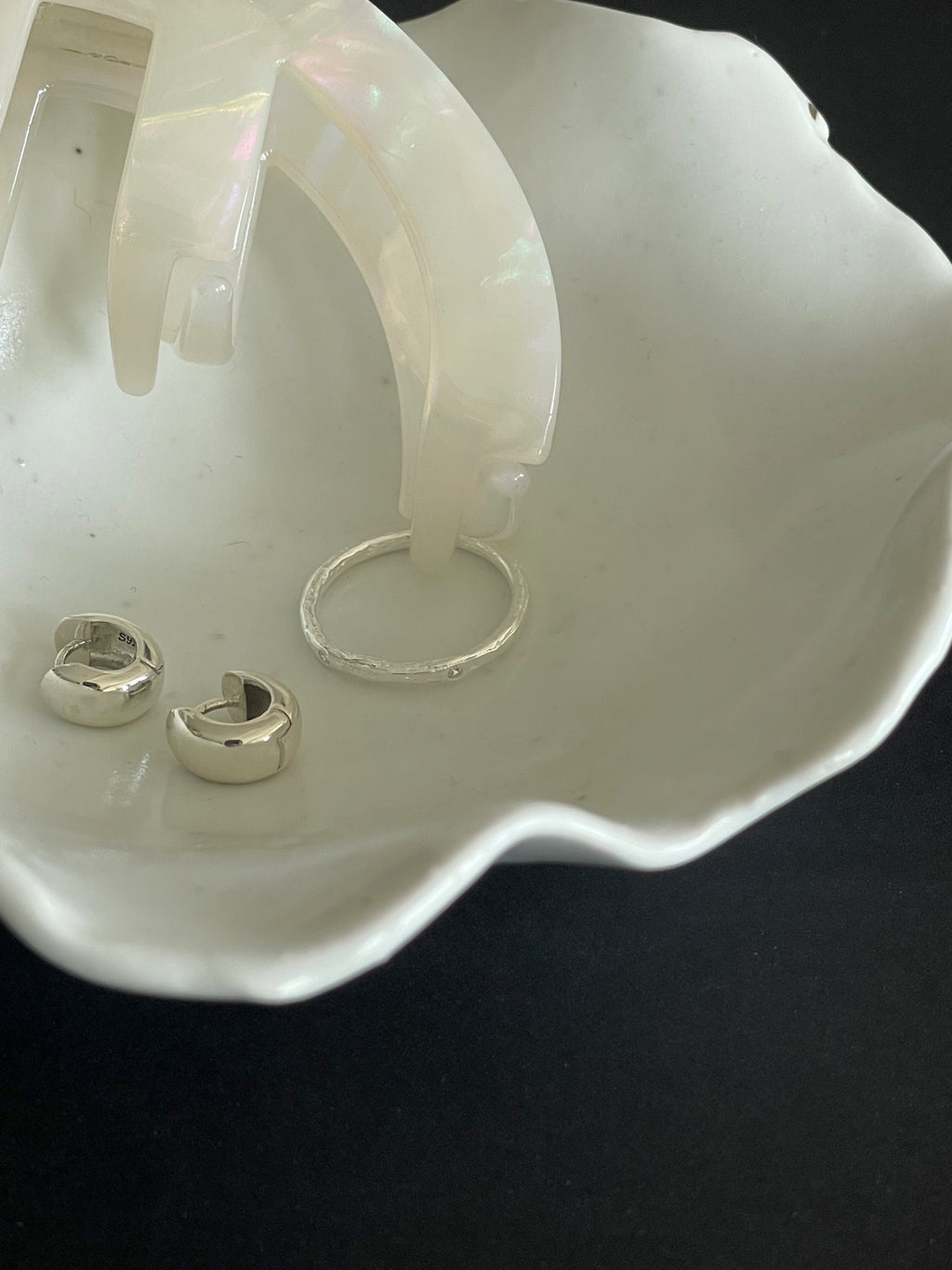 [925silver] textured cubic zirconia ring