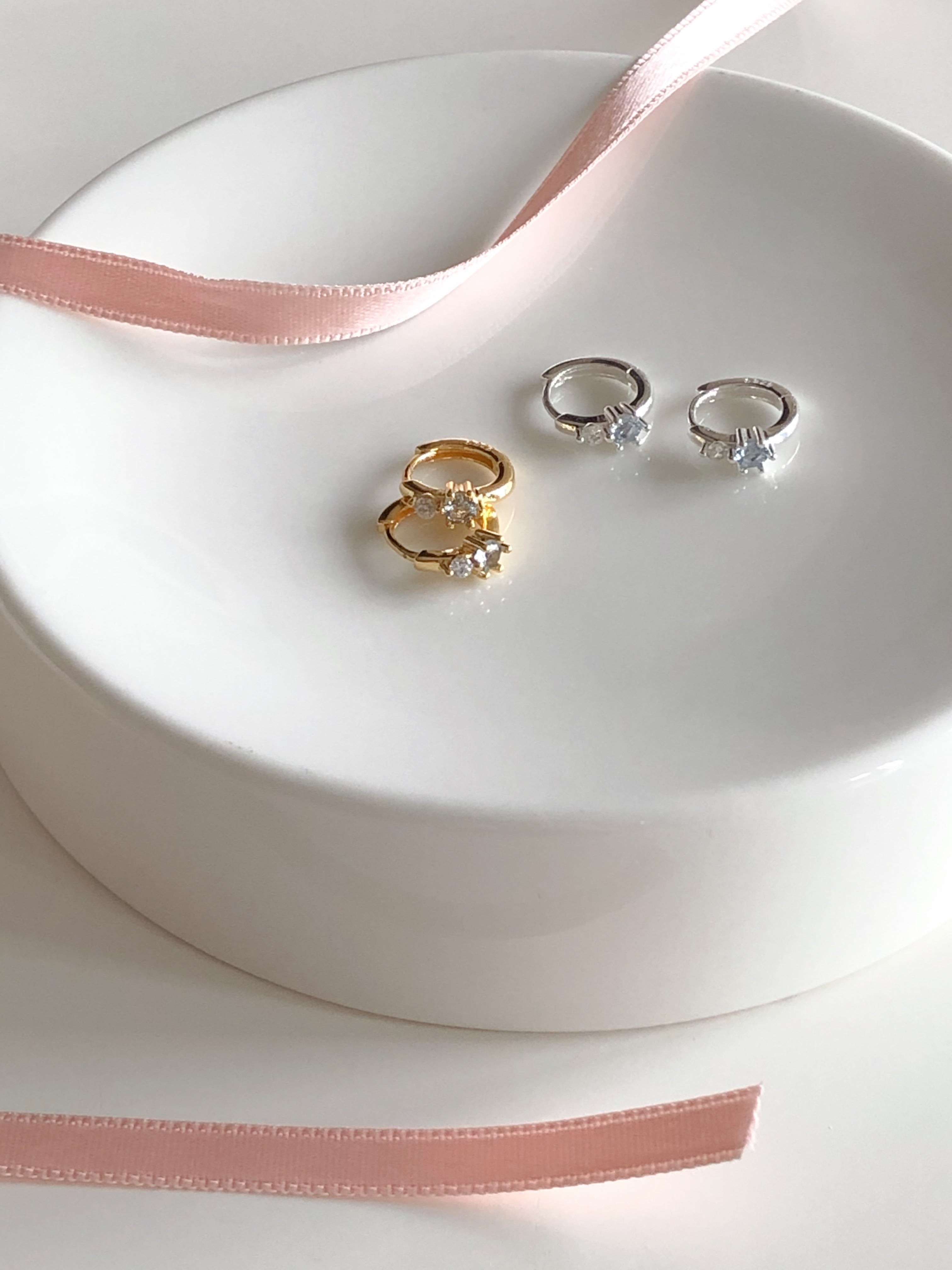 [925silver] double cubic zirconia huggie earrings