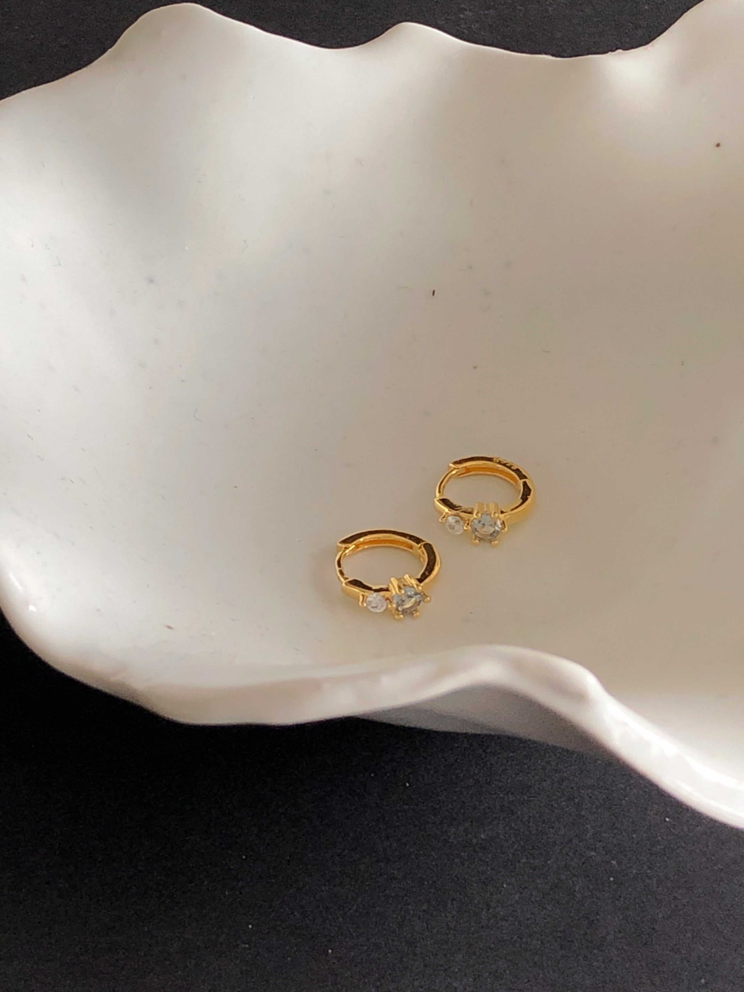[925silver] double cubic zirconia huggie earrings