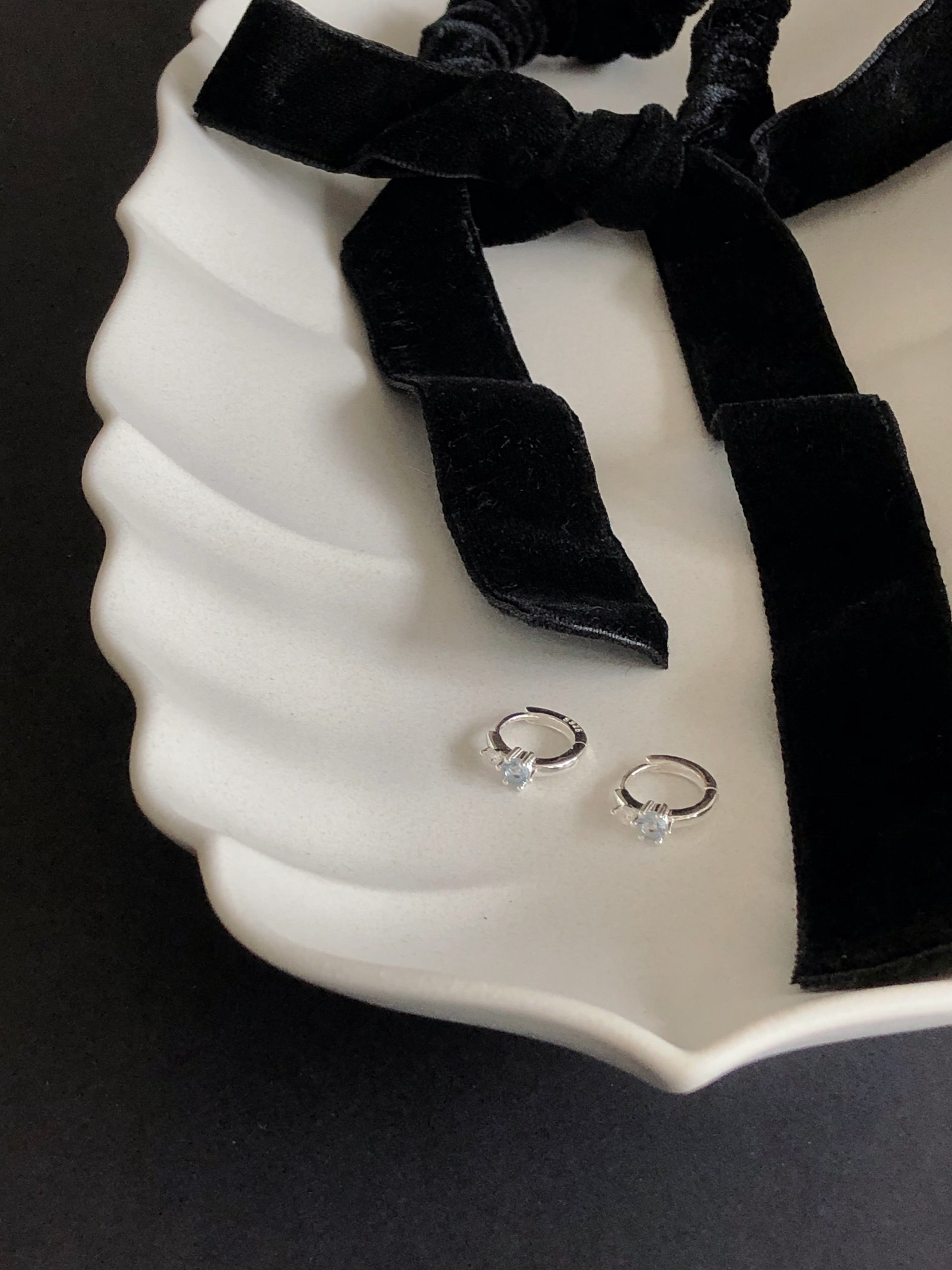 [925silver] double cubic zirconia huggie earrings