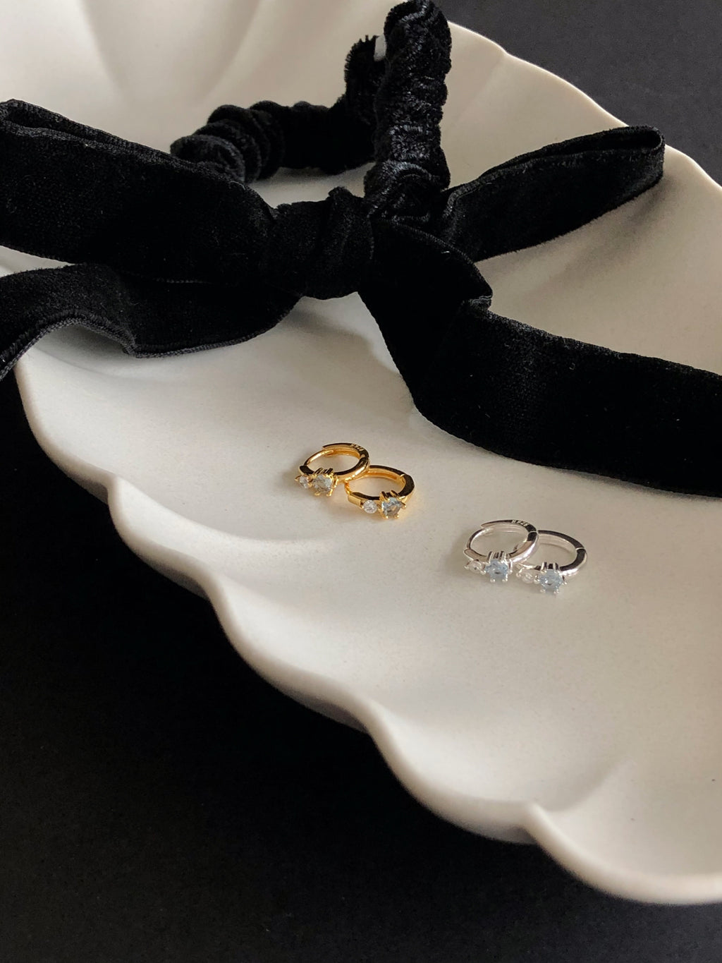 [925silver] double cubic zirconia huggie earrings