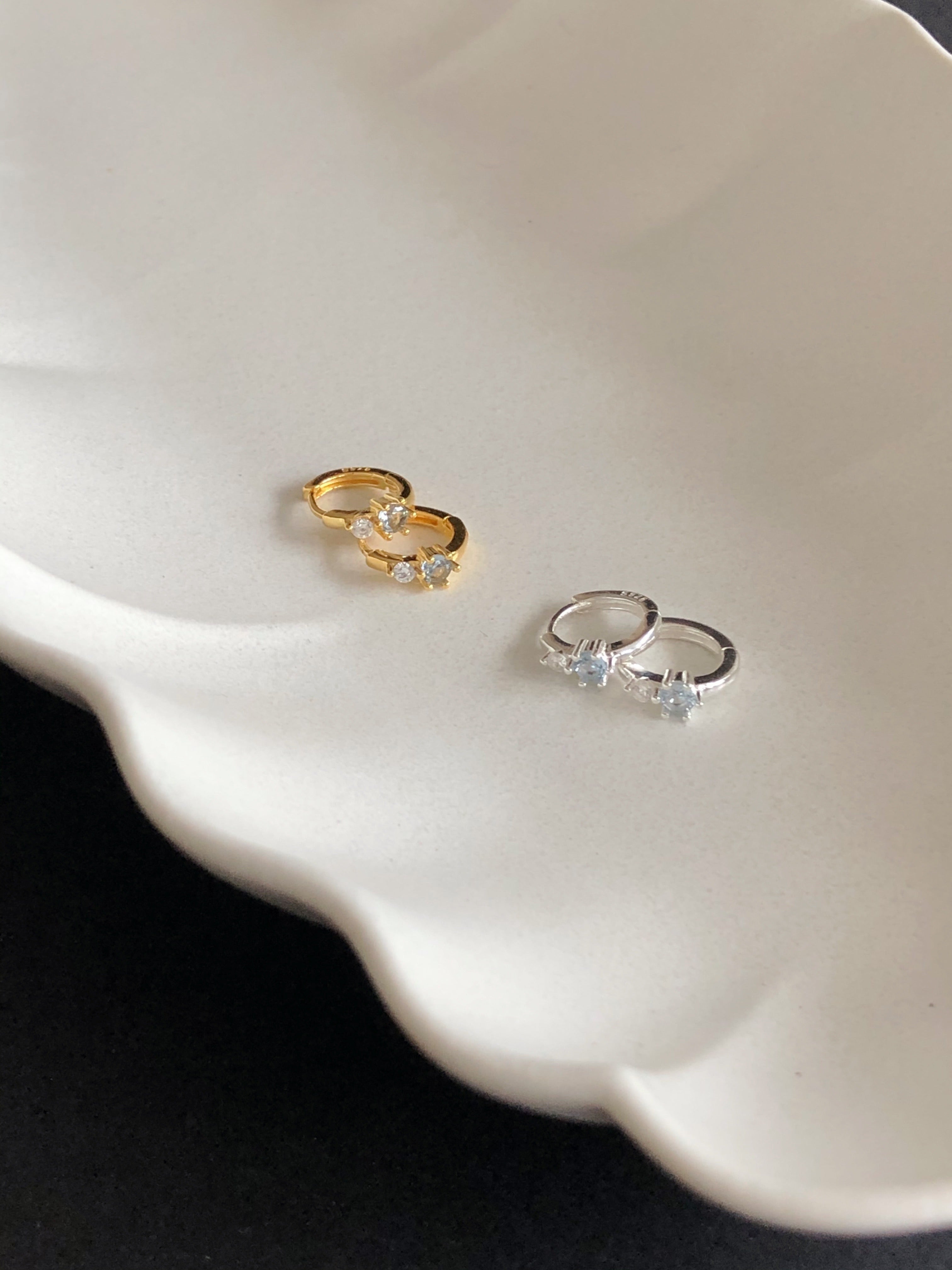 [925silver] double cubic zirconia huggie earrings